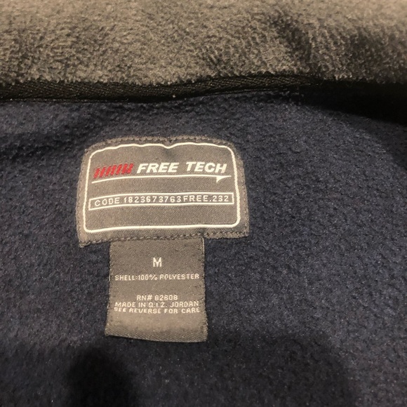Free Tech navy fleece zip-up jacket. Medium. - Picture 2 of 2